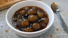 Tane tane incir reçeli tarifi: karanfil aromalı, parlak şerbetli ve tam kıvamında