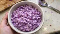 Kavrulmuş mor lahana mezesi: Yoğurtlu-sarımsaklı, dinlendikçe lezzetlenen tarif