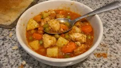 Lokum gibi tavuklu tas kebabı: tencerede pratik, sulu kıvam