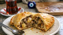 Soğuk tereyağlı hamurla Cornish pasty: dışı kıtır, içi sulu fırın böreği