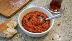 Köz patlıcanlı Lutenitsa: kahvaltıya ve mezeye yakışan kavanozluk Balkan sosu