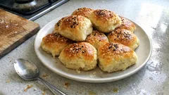 Buzluk poğaçası tarifi: çözüldüğünde bile pamuk gibi yumuşak kalıyor