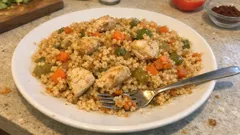 Tek tencerede sebzeli tavuklu bulgur pilavı: tane tane, doyurucu bir akşam yemeği
