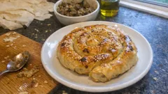 Hazır yufkayla patlıcanlı börek: dışı çıtır, içi yumuşak (fırında)