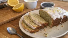 Çay saatine çok yakışan limonlu haşhaşlı kek: yoğurtla yumuşacık