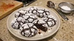 Kakaolu çatlak kurabiye tarifi: 10 dakika dinlendir, içi yumuşacık kalsın