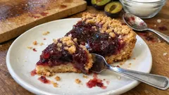 Kıyır hamuruyla erikli tart: fırından çıkınca erik sosuyla parlayan tarif