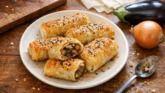 Köz patlıcanlı kıymalı börek: fırında çıtır çıtır, içi yumuşacık tarif