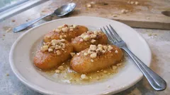 Boşnak tatlısı tarifi: fırından çıkan sıcak hamura soğuk şerbetle tam kıvam