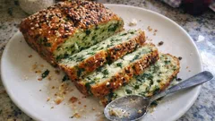 Tek kapta ıspanaklı tuzlu kek: yumuşacık dokusu ve bol peynirli lezzetiyle