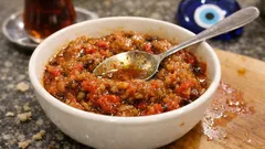 Köz patlıcan ve kapya biberle 10 dakikada kahvaltılık sos tarifi