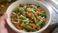 Bamya salatası tarifi: diri dokulu, limonlu zeytinyağlı ferah bir meze