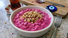 Yoğurtlu Kırmızı Pancar Salatası: kısa kavurma ile kokusu yumuşayan pratik tarif