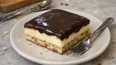 Çikolata soslu kedi dili tatlısı: Borcamda fırınsız, kat kat serin bir lezzet