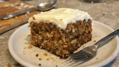 Sünger gibi yumuşak havuçlu kek: ceviz ve tarçınla tam kıvamında