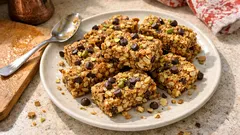 Ev Yapımı Granola Bar: Yulaf, bal ve fıstık ezmesiyle dağılmayan kıtır barlar