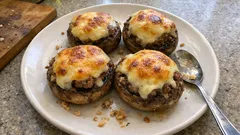 Fırında kıymalı mantar dolması: beşamel ve kaşarla üstü nar gibi kızaran tarif