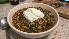 Bulgurlu Madımak Yemeği: Tencereye koy, kısık ateşte tam kıvamında pişsin