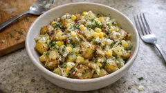 Fırın patatesli karamelize soğanlı salata: yoğurtlu-hardallı sosla tam kıvamında