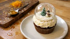 Yılbaşı sofrasına fotoğraflık: meyve soslu kar küresi cupcake tarifi