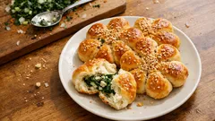 Ispanaklı çiçek poğaça tarifi: yumuşacık hamurla, şekli de çok kolay