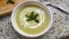 Kremalı Kuşkonmaz Çorbası: Az malzemeyle pürüzsüz, restoran usulü kıvam