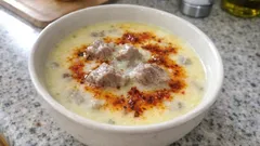 Kesilmeyen terbiye ile lokanta kıvamında Terbiyeli Et Çorbası tarifi