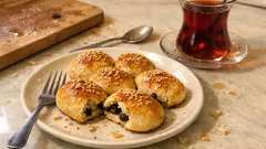 Mayasız zeytinli poğaça: yoğurtla yumuşacık, 20 dakikada fırında