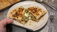 Köz patlıcanlı kaşarlı gözleme: tavada dışı çıtır, içi yumuşak tarif