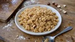 Şerbetsiz kıtır un helvası: pudra şekerli, fındıklı ve tam kıvamında