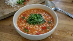 Domatesli Pirinç Çorbası: Az malzemeyle hafif ama tok tutan ev tarifi
