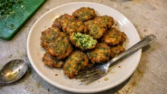 Hatay usulü öcce tarifi: bol yeşillikli, dışı çıtır içi yumuşak kızartma