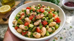 Kuru fasulye salatası: turşu kıtırlığı ve limonlu sosla pratik, doyurucu tarif
