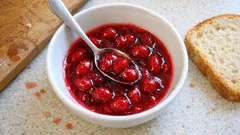 Canlı renkli kızılcık reçeli tarifi: kıvamı tam tutan ev yapımı yöntem