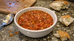 Közlenmiş Kapya Biber Sosu: cevizli, zeytinyağlı ekmeğe sürmelik meze tarifi