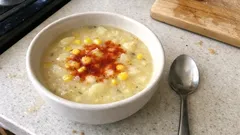 Mısırlı Patates Çorbası: Kıvamı tam, üstüne tereyağlı biberle lokanta usulü