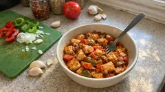 Tavuk sote hep sulu kalsın: tavuğu önce suyunu çektirip sonra sebzelerle soteleyin