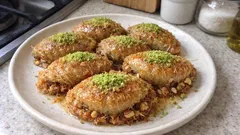 Kadayıflı Dilberdudağı Tatlısı: kıyır kıyır hamur, soğuk şerbetle tam kıvamında