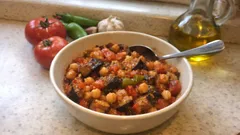 Tek tavada nohutlu patlıcan tava: etsiz ama çok doyurucu ev yemeği