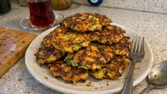 Yağ çekmeden çıtır: havuçlu kabak mücveri nasıl yapılır?