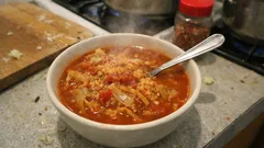 Bulgurlu lahana çorbası: tek tencerede hafif ama doyurucu, ev usulü tarif