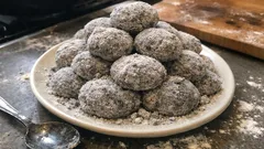 Az malzemeli Kül Kurabiyesi: tek kapta yoğurup 160°C’de tam kıvamında pişirin