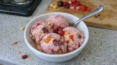 Katkısız meyveli dondurma tarifi: aralıklı karıştırmayla daha pürüzsüz kıvam