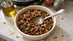 Börek ve poğaça için kıymalı iç harç: sulu kalmayan, tane tane kavurma yöntemi