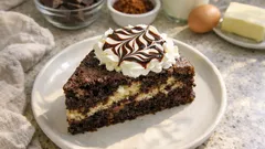 Ebruli Çikolatalı Pasta: Islak Kekin Üstüne Krem Şantiyle Pastane Havası