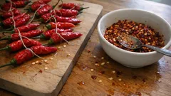 Evde acı biber nasıl kurutulur? Güneşte ve fırında adım adım