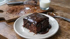 Borcamda ıslak sünger pasta tarifi: sütü içine çeken yumuşacık kek