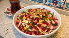 Pancarlı Beyaz Lahana Salatası: Limonlu-Zeytinyağlı, kıtır kıtır