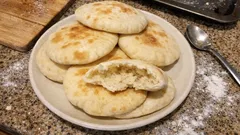Yoğurtlu ev yapımı pita ekmeği: fırında puf puf kabaran pratik tarif