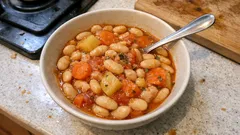 Dağılmadan pişen zeytinyağlı fasulye pilaki tarifi: kıvamı tam, lezzeti oturan